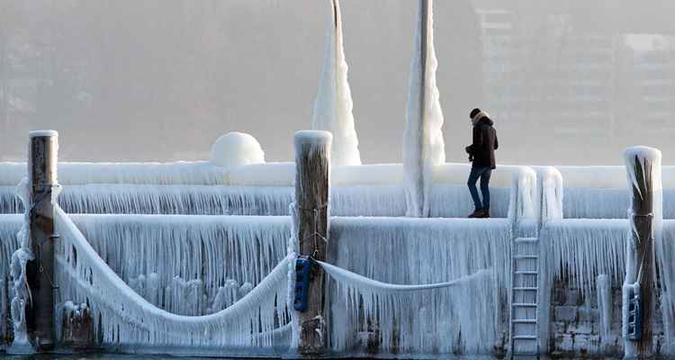 Somente na Polônia, 18 pessoas faleceram em decorrência do frio siberiano(foto: Steffen Schmidt / DPA / AFP) Somente na Polônia, 18 pessoas faleceram em decorrência do frio siberiano(foto: Steffen Schmidt / DPA / AFP)
