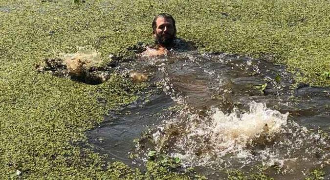 Donald Trump Jr. mergulhou em um pântano após ser desafiado (foto: Divulgação/Instagram ) Donald Trump Jr. mergulhou em um pântano após ser desafiado (foto: Divulgação/Instagram )