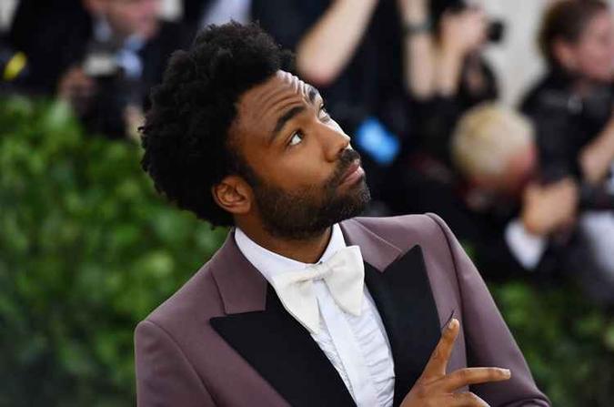 O multifacetado artista Donald Glover surpreendeu com videoclipe(foto: Getty Image) O multifacetado artista Donald Glover surpreendeu com videoclipe(foto: Getty Image)