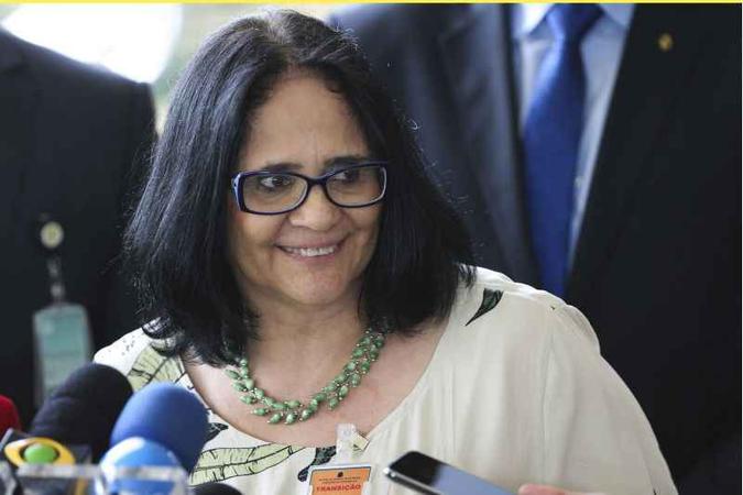 Futura ministra da Mulher, Família e Direitos Humanos, Damares Alves, fala à imprensa no CCBB(foto: Valter Campanato/Agência Brasil) Futura ministra da Mulher, Família e Direitos Humanos, Damares Alves, fala à imprensa no CCBB(foto: Valter Campanato/Agência Brasil)