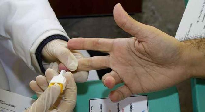 A diabetes tipo 2 alcançou o status de epidemia e é uma das principais causas de acidente vascular cerebral, insuficiência renal e cegueira(foto: Marcos Santos/USP Imagens ) A diabetes tipo 2 alcançou o status de epidemia e é uma das principais causas de acidente vascular cerebral, insuficiência renal e cegueira(foto: Marcos Santos/USP Imagens )