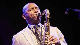 Branford Marsalis tem influência da música clássica e do rock: tudo com improviso(foto: Roger Thomas Mingus/Divulgação) Branford Marsalis tem influência da música clássica e do rock: tudo com improviso(foto: Roger Thomas Mingus/Divulgação)