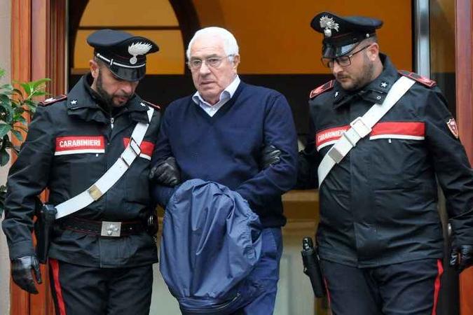 Segundo a imprensa italiana, a polícia obteve informações importantes grampeando o telefone de um dos principais mafiosos detidos(foto: AFP) Segundo a imprensa italiana, a polícia obteve informações importantes grampeando o telefone de um dos principais mafiosos detidos(foto: AFP)