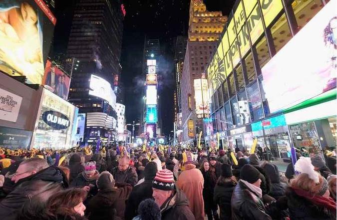 Times Square concentra a agitação cultural: um dos pontos preferidos para fazer selfies(foto: Spencer Platt/AFP - 5/5/15 ) Times Square concentra a agitação cultural: um dos pontos preferidos para fazer selfies(foto: Spencer Platt/AFP - 5/5/15 )