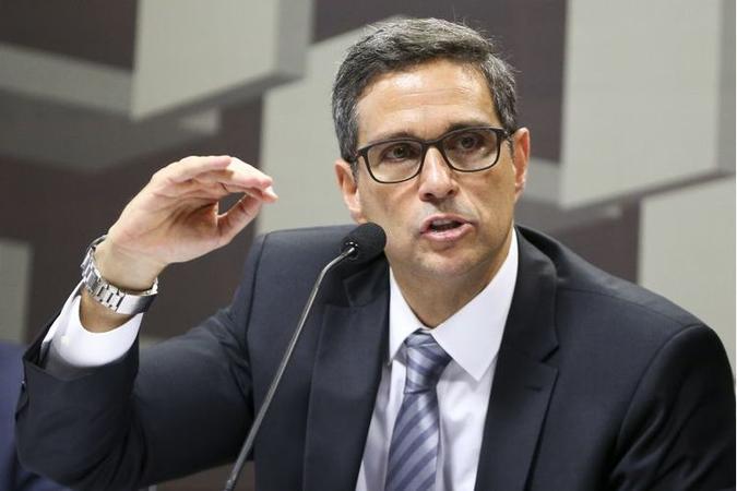Segundo Campos Neto, correntistas mais ricos, que não utilizam os recursos disponíveis, acabam sendo financiados pelos mais endividados (foto: Marcelo Camargo/CB/D.A Press) Segundo Campos Neto, correntistas mais ricos, que não utilizam os recursos disponíveis, acabam sendo financiados pelos mais endividados (foto: Marcelo Camargo/CB/D.A Press)