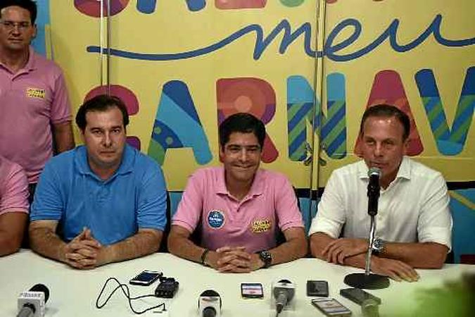 Depois de ir à Marquês de Sapucaí, no Rio, Maia esteve com ACM Neto e Doria no carnaval de Salvador(foto: Secom Salvador/Divulgação) Depois de ir à Marquês de Sapucaí, no Rio, Maia esteve com ACM Neto e Doria no carnaval de Salvador(foto: Secom Salvador/Divulgação)