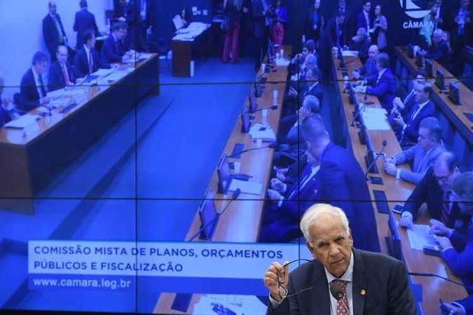 Oriovisto Guimarães, relator da PEC Emergencial: flexibilização da jornada de trabalho atinge uma das pretensões do governo em sanear contas(foto: Marcos Oliveira/Agência Senado) Oriovisto Guimarães, relator da PEC Emergencial: flexibilização da jornada de trabalho atinge uma das pretensões do governo em sanear contas(foto: Marcos Oliveira/Agência Senado)