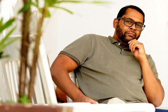 Marcos Antônio Lima, 49 anos, sobreviveu graças à internação em uma UTI: ''O que mais me mantinha na luta era o meu filho, de 11 anos''(foto: Carlos Vieira/CB/D.A Press) Marcos Antônio Lima, 49 anos, sobreviveu graças à internação em uma UTI: ''O que mais me mantinha na luta era o meu filho, de 11 anos''(foto: Carlos Vieira/CB/D.A Press)