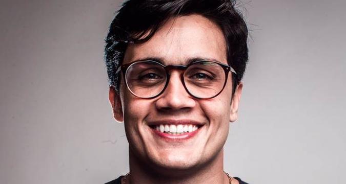 Com temas propostos pelos seguidores, o alagoano Hugo Novaes cria poemas(foto: Errol Flinn/Divulgação) Com temas propostos pelos seguidores, o alagoano Hugo Novaes cria poemas(foto: Errol Flinn/Divulgação)