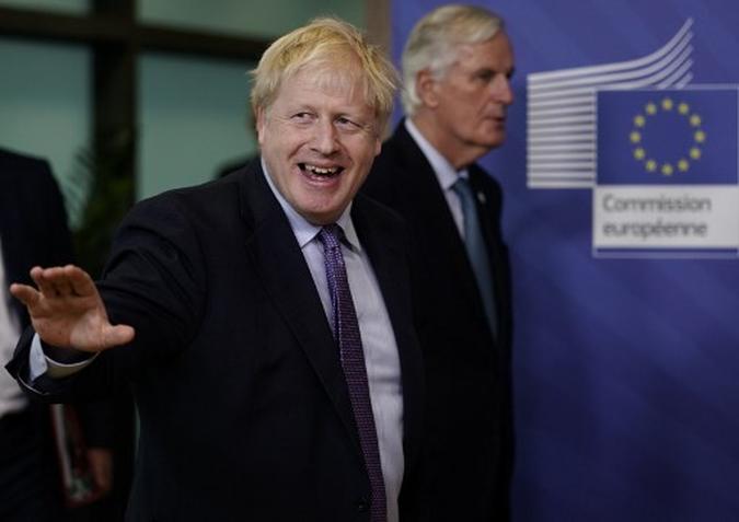 Primeiro-ministro britânico, Boris Johnson, comemora acordo do Brexit firmado com a União Europeia(foto: Kenzo Tribouillard/AFP) Primeiro-ministro britânico, Boris Johnson, comemora acordo do Brexit firmado com a União Europeia(foto: Kenzo Tribouillard/AFP)
