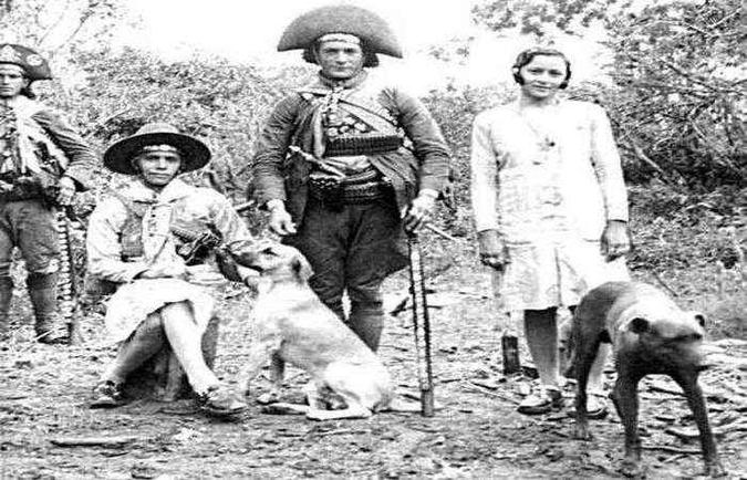Lampião e o irmão Antônio chegam à Bahia para se incorporar ao Batalhão Patriótico do Juazeiro(foto: Lauro Cabral de Oliveira/Divulgação ) Lampião e o irmão Antônio chegam à Bahia para se incorporar ao Batalhão Patriótico do Juazeiro(foto: Lauro Cabral de Oliveira/Divulgação )