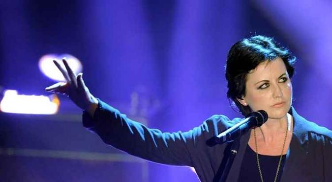 Dolores O'Riordan em show em 2012(foto: TIZIANA FABI) Dolores O'Riordan em show em 2012(foto: TIZIANA FABI)