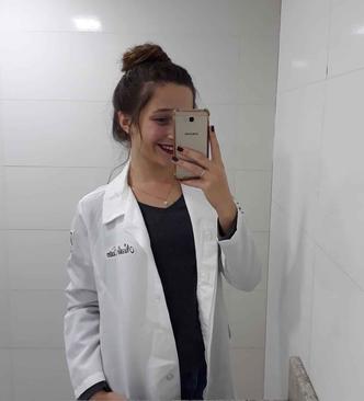 ''Se você for um aluno focado vai aprofundar no conteúdo lendo, buscando artigos, cursos online, etc'', afirma a aluna de enfermagem Nicolle Cristen(foto: Arquivo Pessoal%u201C) ''Se você for um aluno focado vai aprofundar no conteúdo lendo, buscando artigos, cursos online, etc'', afirma a aluna de enfermagem Nicolle Cristen(foto: Arquivo Pessoal%u201C)