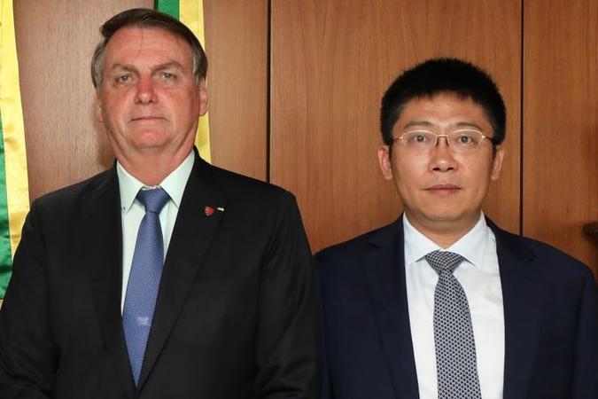 Bolsonaro recebeu nesta segunda-feira (18/11) o presidente da Huawei, gigante de tecnologia chinesa: reforma ''mais suave possível''(foto: Marcos Correa/AFP) Bolsonaro recebeu nesta segunda-feira (18/11) o presidente da Huawei, gigante de tecnologia chinesa: reforma ''mais suave possível''(foto: Marcos Correa/AFP)