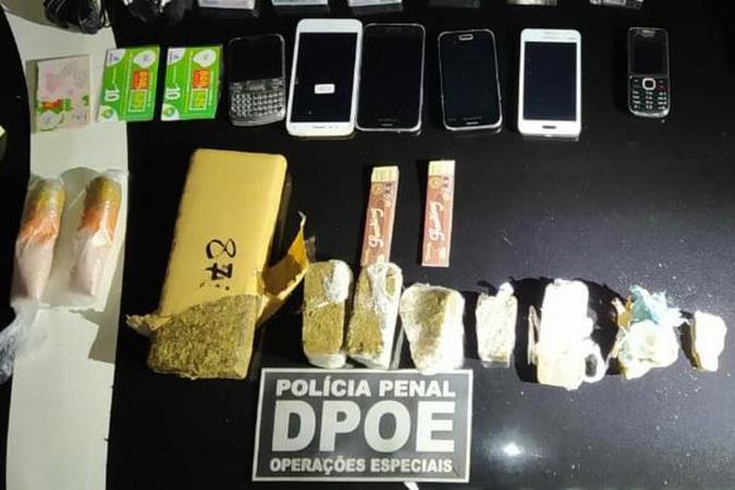 Objetos encontrados pelos policiais penais(foto: SSP/Divulgação) Objetos encontrados pelos policiais penais(foto: SSP/Divulgação)
