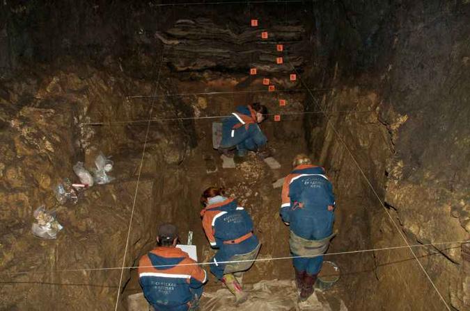 Caverna em que o osso foi encontrado: acredita-se que os denisovanos viveram apenas em uma região onde hoje é a Rússia (foto: Sergei Zelensky ) Caverna em que o osso foi encontrado: acredita-se que os denisovanos viveram apenas em uma região onde hoje é a Rússia (foto: Sergei Zelensky )