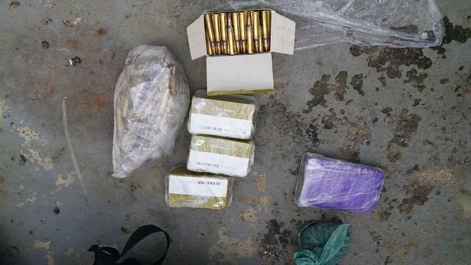 A Polícia Militar encontrou 3 bananas de dinamite no Condomínio Jardim Botânico III. A A Polícia Militar encontrou 3 bananas de dinamite no Condomínio Jardim Botânico III. A