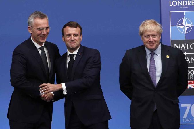 No começo da terça-feira (3/12), a reunião bilateral entre Macron e Trump foi precedida por uma longa atenção à imprensa(foto: Adrian Dennis / AFP) No começo da terça-feira (3/12), a reunião bilateral entre Macron e Trump foi precedida por uma longa atenção à imprensa(foto: Adrian Dennis / AFP)