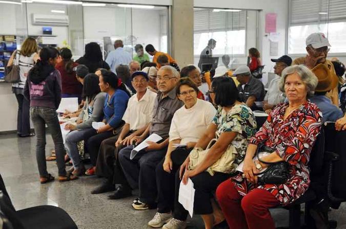 Pelo menos 30 mil pessoas são atendidas nas farmácias de Alto Custo: ampliação do serviço até setembro, afirma Secretaria(foto: Edílson Rodrigues/CB/D.A Press ) Pelo menos 30 mil pessoas são atendidas nas farmácias de Alto Custo: ampliação do serviço até setembro, afirma Secretaria(foto: Edílson Rodrigues/CB/D.A Press )
