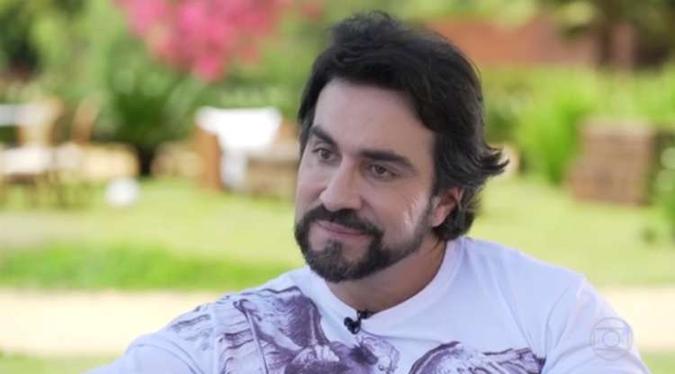 Durante a entrevista, padre afirmou que a doença abalou sua fé(foto: TV Globo/Reprodução) Durante a entrevista, padre afirmou que a doença abalou sua fé(foto: TV Globo/Reprodução)