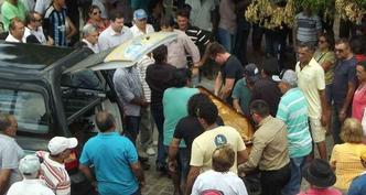 População de Pombal (PB) se emocionou com o assassinato de Clodoaldo, que é irmão do vice-prefeito da cidade(foto: Liberdade PB/Divulgação) População de Pombal (PB) se emocionou com o assassinato de Clodoaldo, que é irmão do vice-prefeito da cidade(foto: Liberdade PB/Divulgação)