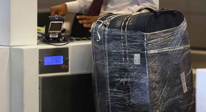 Novas regras para despachar bagagens. Mala no Aeroporto Internacional de Brasília Presidente Juscelino Kubitschek(foto: Luis Nova/Esp. CB/D.A Press) Novas regras para despachar bagagens. Mala no Aeroporto Internacional de Brasília Presidente Juscelino Kubitschek(foto: Luis Nova/Esp. CB/D.A Press)