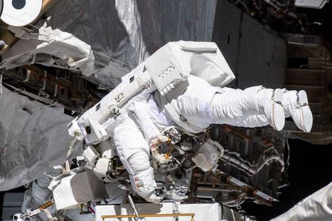 A missão das astronautas é reparar um controlador de energia do lado de fora da Estação Espacial Internacional(foto: Divulgação/Nasa) A missão das astronautas é reparar um controlador de energia do lado de fora da Estação Espacial Internacional(foto: Divulgação/Nasa)