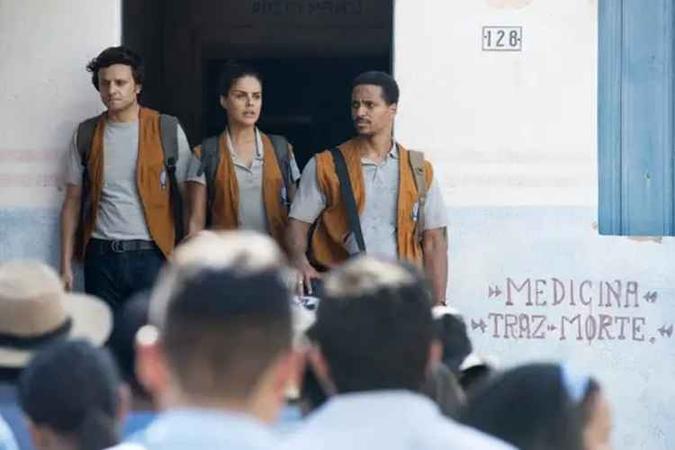 Ao longo de seis episódios, fé e ciência vão travar uma guerra(foto: Emiliano Capozoli / Netflix) Ao longo de seis episódios, fé e ciência vão travar uma guerra(foto: Emiliano Capozoli / Netflix)