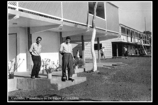 Edson Porto, primeiro médico de Brasília, em frente ao prédio do Catetinho, em 1960 Arquivo pessoal Edson Porto, primeiro médico de Brasília, em frente ao prédio do Catetinho, em 1960 Arquivo pessoal