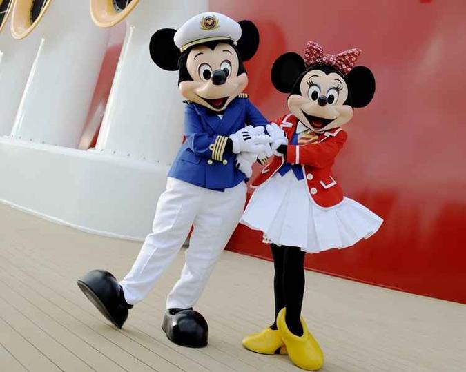 Os passageiros são recebidos no porto pelo casal Mickey e Minie: tradição(foto: wdwnews.com/reprodução internet) Os passageiros são recebidos no porto pelo casal Mickey e Minie: tradição(foto: wdwnews.com/reprodução internet)