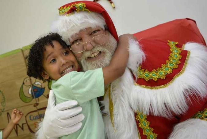 Crianças atendidas no Centro Comunitário de Ceilândia Sul se divertiram com a presença do Papai Noel(foto: Joao Sousa/Esp. CB/D.A Press) Crianças atendidas no Centro Comunitário de Ceilândia Sul se divertiram com a presença do Papai Noel(foto: Joao Sousa/Esp. CB/D.A Press)