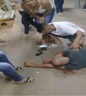 Pacientes que estavam no local tentaram procurar documentos e contatos no celular do homem, mas não encontraram informações sobre ele(foto: Divulgação) Pacientes que estavam no local tentaram procurar documentos e contatos no celular do homem, mas não encontraram informações sobre ele(foto: Divulgação)