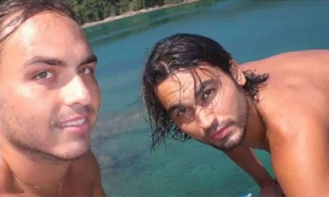 Carlos Bolsonaro (E) e o primo Leonardo Rodrigues de Jesus (foto: Reprodução/Youtube)) Carlos Bolsonaro (E) e o primo Leonardo Rodrigues de Jesus (foto: Reprodução/Youtube))
