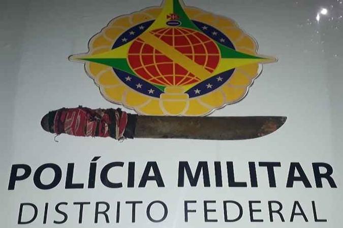 A vítima sofreu um ferimento leve na cabeça(foto: PMDF/Divulgação) A vítima sofreu um ferimento leve na cabeça(foto: PMDF/Divulgação)