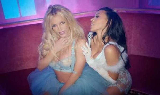 Britney Spears chama Tinashe para seu novo single, 'Slumber party'(foto: YouTube/Reprodução) Britney Spears chama Tinashe para seu novo single, 'Slumber party'(foto: YouTube/Reprodução)