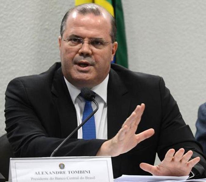 Tombini voltou a dizer que essas oscilações de preços de ativos, como o câmbio, não podem ser confundidas com fragilidade(foto: Antonio Cruz/Agência Brasil) Tombini voltou a dizer que essas oscilações de preços de ativos, como o câmbio, não podem ser confundidas com fragilidade(foto: Antonio Cruz/Agência Brasil)