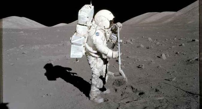 Há 48 anos, o astronauta e geólogo Harrison Schmitt coletava poeiras que, tempos depois, forneceriam importantes informações sobre o clima lunar(foto: Nasa/Divulgação) Há 48 anos, o astronauta e geólogo Harrison Schmitt coletava poeiras que, tempos depois, forneceriam importantes informações sobre o clima lunar(foto: Nasa/Divulgação)