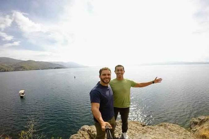 Thiago e Roger têm histórias semelhantes: se apaixonaram por jovens sérvias e pelo país(foto: Thiago Ferreira/Arquivo Pessoal) Thiago e Roger têm histórias semelhantes: se apaixonaram por jovens sérvias e pelo país(foto: Thiago Ferreira/Arquivo Pessoal)