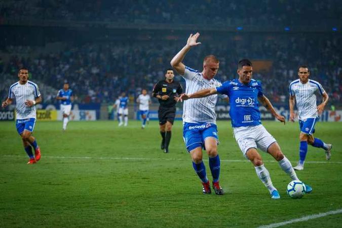 O meia Thiago Neves mais uma vez teve atuação discreta pela Raposa(foto: Vinnicius Silva/Cruzeiro ) O meia Thiago Neves mais uma vez teve atuação discreta pela Raposa(foto: Vinnicius Silva/Cruzeiro )