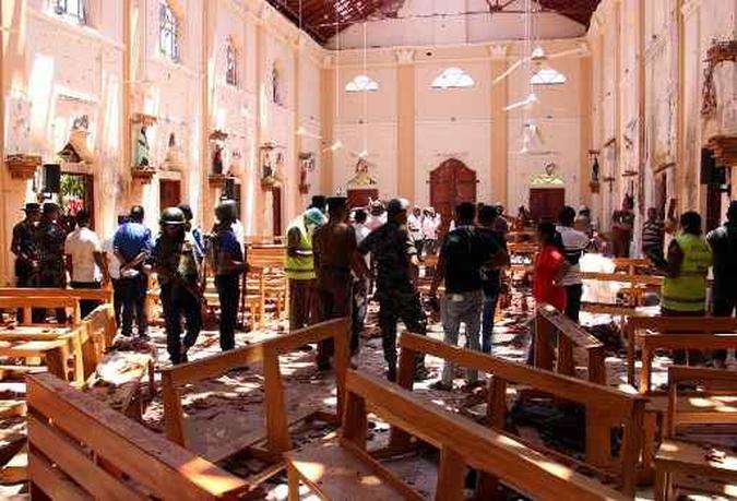 Igreja alvo de bomba durante o domingo de Páscoa(foto: STR/AFP) Igreja alvo de bomba durante o domingo de Páscoa(foto: STR/AFP)