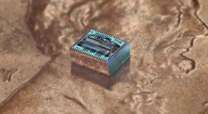 O chip usa uma série de sensores que selecionam eletronicamente o ângulo de entrada da luz desejado(foto: Caltech/Hajimiri Lab) O chip usa uma série de sensores que selecionam eletronicamente o ângulo de entrada da luz desejado(foto: Caltech/Hajimiri Lab)