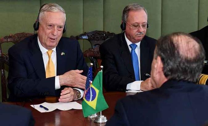 O secretário da Defesa dos EUA, Jim Mattis, e o ministro das Relações Exteriores, Aloysio Nunes Ferreira, realizam uma reunião no Palácio Itamaraty, em Brasília.(foto: Evaristo Sá / AFP) O secretário da Defesa dos EUA, Jim Mattis, e o ministro das Relações Exteriores, Aloysio Nunes Ferreira, realizam uma reunião no Palácio Itamaraty, em Brasília.(foto: Evaristo Sá / AFP)