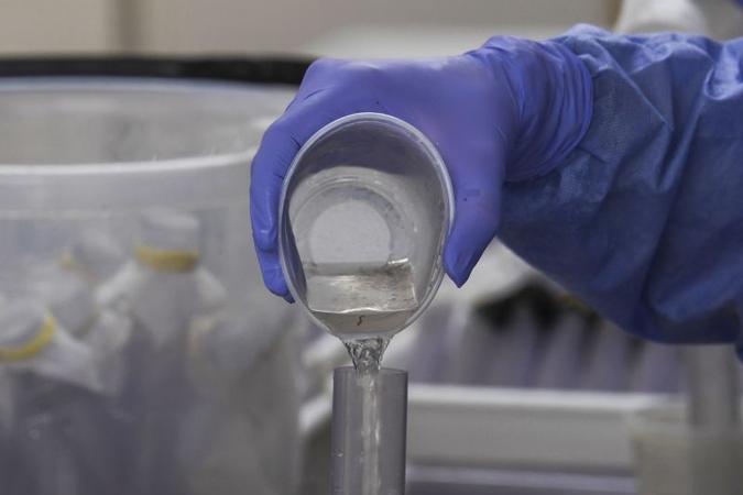Desde janeiro, foram distribuídos 1,2 milhão de unidades do exame para detectar zika no Brasil(foto: AFP / Apu Gomes) Desde janeiro, foram distribuídos 1,2 milhão de unidades do exame para detectar zika no Brasil(foto: AFP / Apu Gomes)