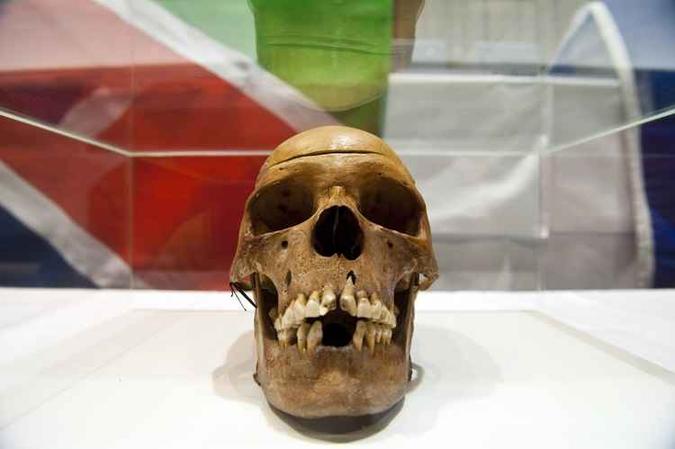 Alemanha entrega nesta quarta-feira (29/8) à Namíbia os restos mortais de integrantes das tribos Herero e Nama, exterminadas durante a época colonial; Cerimônias parecidas já aconteceram em 2011 e 2014(foto: John MacDougall/ AFP) Alemanha entrega nesta quarta-feira (29/8) à Namíbia os restos mortais de integrantes das tribos Herero e Nama, exterminadas durante a época colonial; Cerimônias parecidas já aconteceram em 2011 e 2014(foto: John MacDougall/ AFP)
