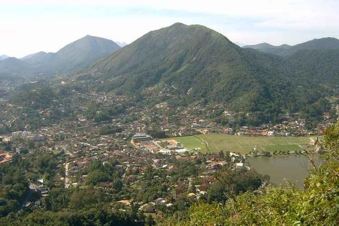 Teresópolis é cercada pela Mata Atlântica e por belas montanhas(foto: Alfredo Rebello/Flickr ) Teresópolis é cercada pela Mata Atlântica e por belas montanhas(foto: Alfredo Rebello/Flickr )