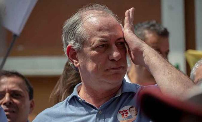 A menos de 48 horas para o começo da votação, Ciro está na terceira colocação da pesquisa Ibope/Estado/TV Globo divulgada na quarta-feira(foto: Mauro Pimentel) A menos de 48 horas para o começo da votação, Ciro está na terceira colocação da pesquisa Ibope/Estado/TV Globo divulgada na quarta-feira(foto: Mauro Pimentel)