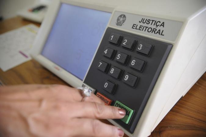 A expectativa é que as urnas eletrônicas fiquem a disposição do eleitor das 8h às 17h deste domingo, 7 (foto: CB/D.A PRESS) A expectativa é que as urnas eletrônicas fiquem a disposição do eleitor das 8h às 17h deste domingo, 7 (foto: CB/D.A PRESS)