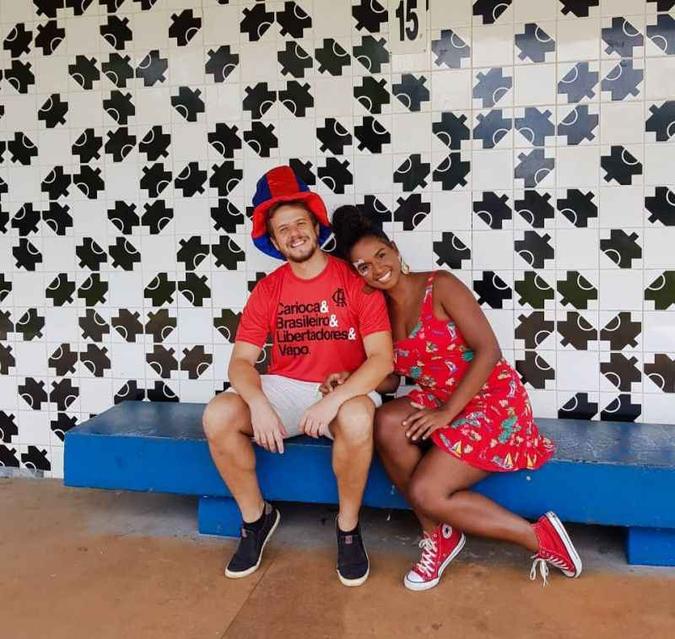 A comunicadora Ingrid Castilho, 27 anos, e administrador Hugo Senna, 33, se conheceram no bloquinho Vai com as profanas(foto: Arquivo Pessoal) A comunicadora Ingrid Castilho, 27 anos, e administrador Hugo Senna, 33, se conheceram no bloquinho Vai com as profanas(foto: Arquivo Pessoal)
