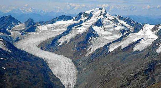 O icônico glaciar de Hintereisferne, nos alpes austríacos: retração de quase 3km desde 1880 foi provocada pela ação humana (foto: A. Lambrecht/World Glacier Monitoring Service/Divulgação) O icônico glaciar de Hintereisferne, nos alpes austríacos: retração de quase 3km desde 1880 foi provocada pela ação humana (foto: A. Lambrecht/World Glacier Monitoring Service/Divulgação)