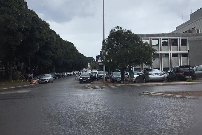 Registro de chuva na 302 Sul(foto: Arquivo Pessoal) Registro de chuva na 302 Sul(foto: Arquivo Pessoal)